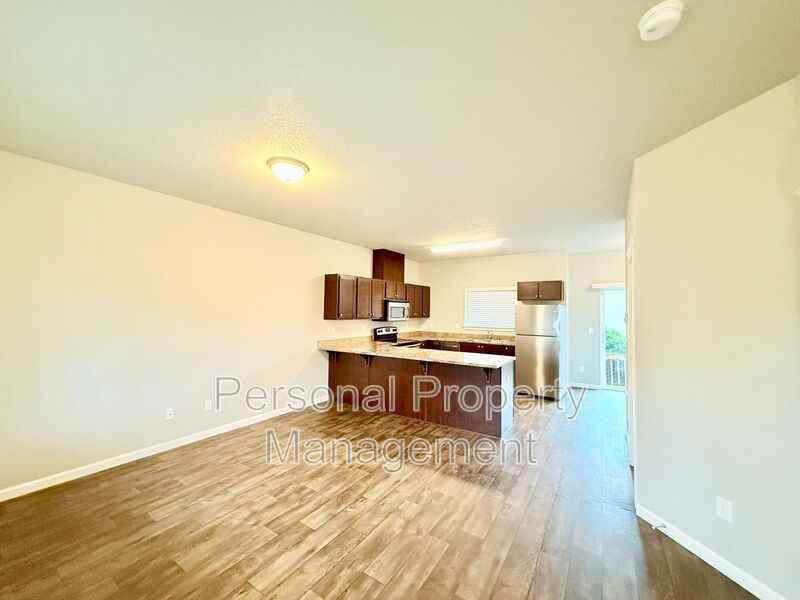 12600 Ne 49th St - Photo 4 of 15