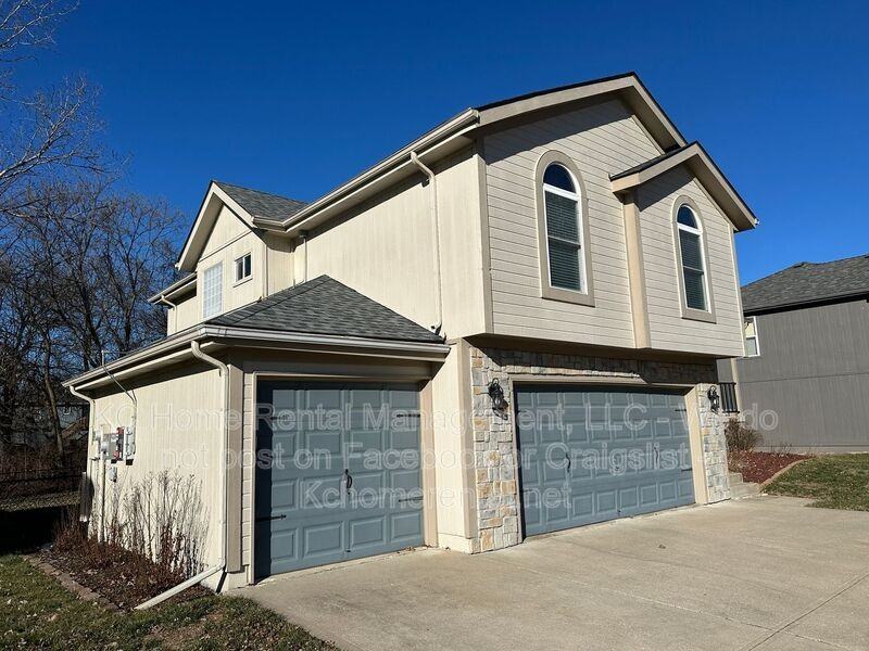 224 S Huntsman Blvd - Photo 3 of 50