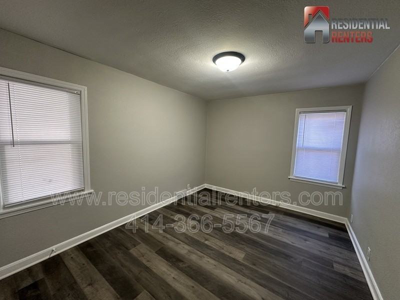 4464 N 38th St #SFH - Photo 5 of 9