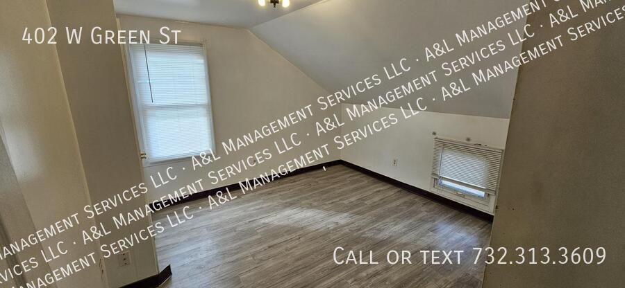 402 Green St W - Photo 6 of 14