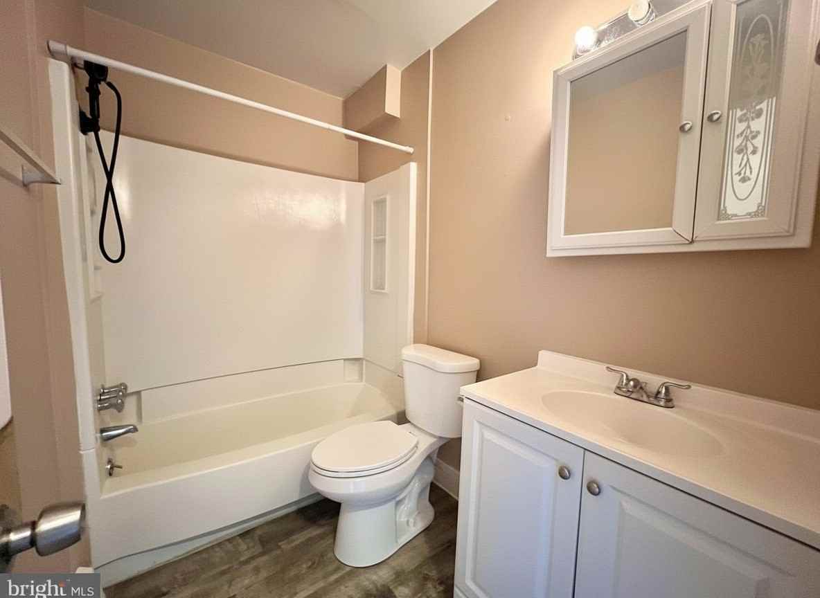 100 E Glenolden Ave #B15 - Photo 7 of 13