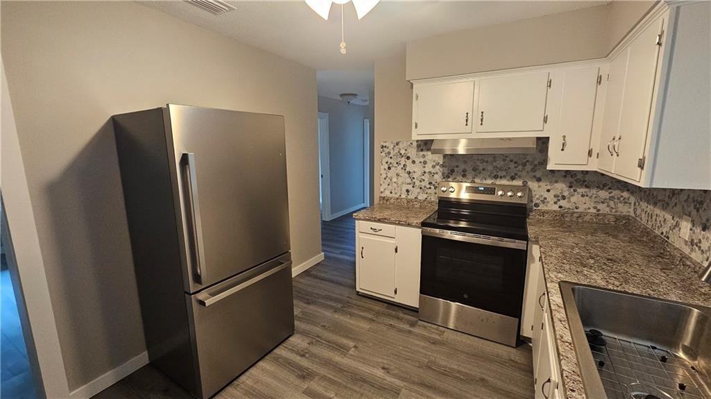 122 Saxon St - Photo 3 of 12