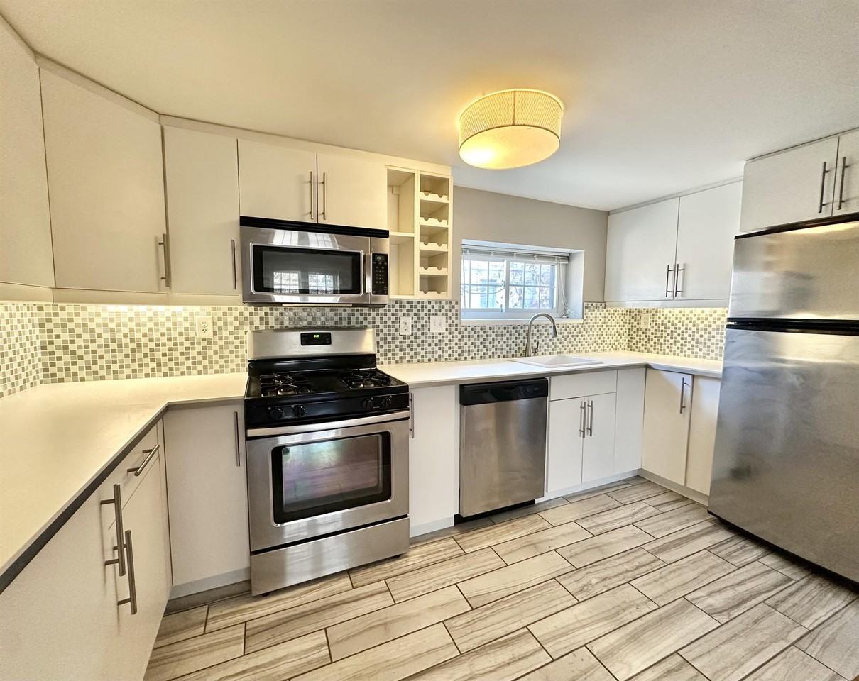 204 Washington St #3C