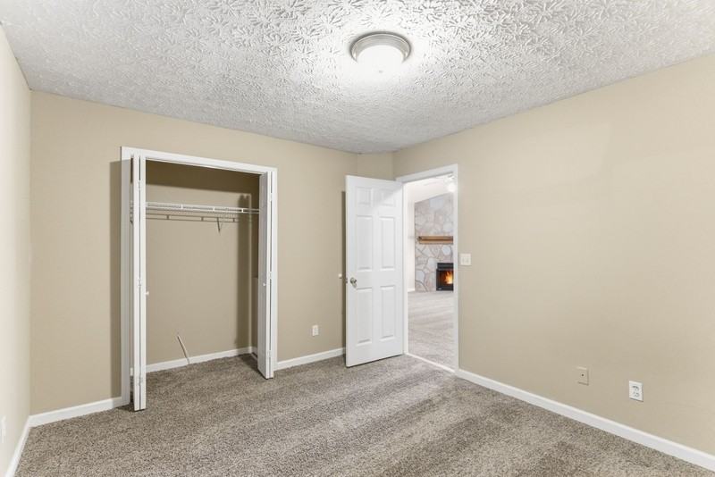 144 Stone Henge Ln - Photo 4 of 10