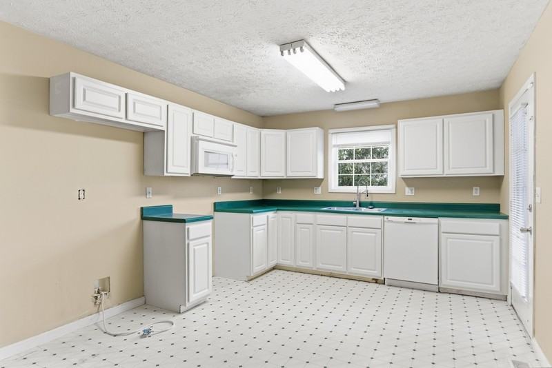 144 Stone Henge Ln - Photo 5 of 10