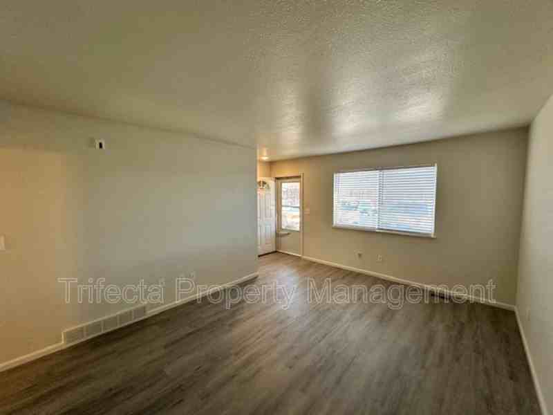 2121 35th Ave - Photo 2 of 12