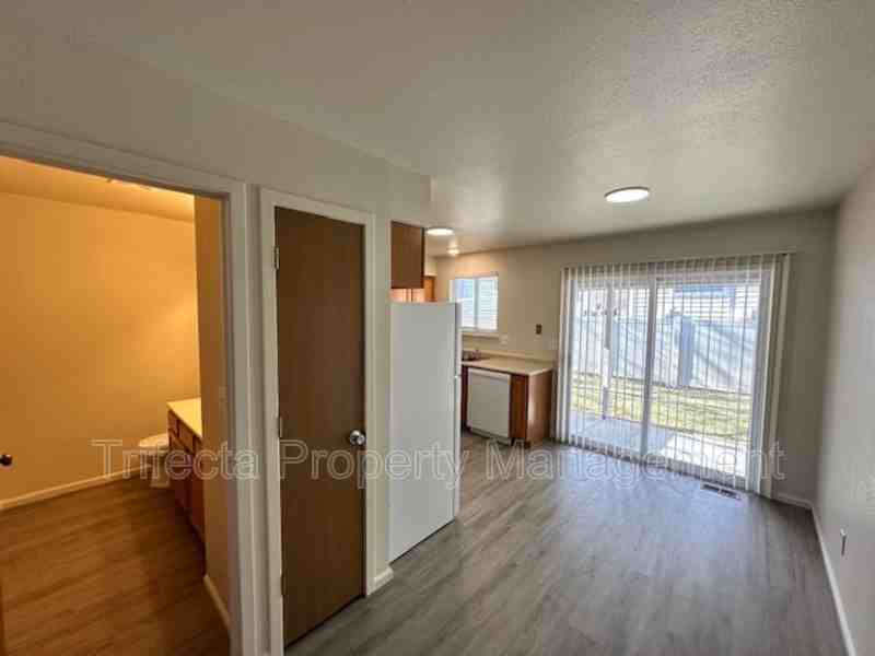 2121 35th Ave - Photo 3 of 12