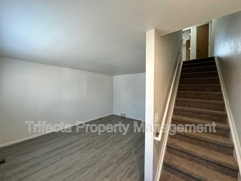 2121 35th Ave - Photo 4 of 12