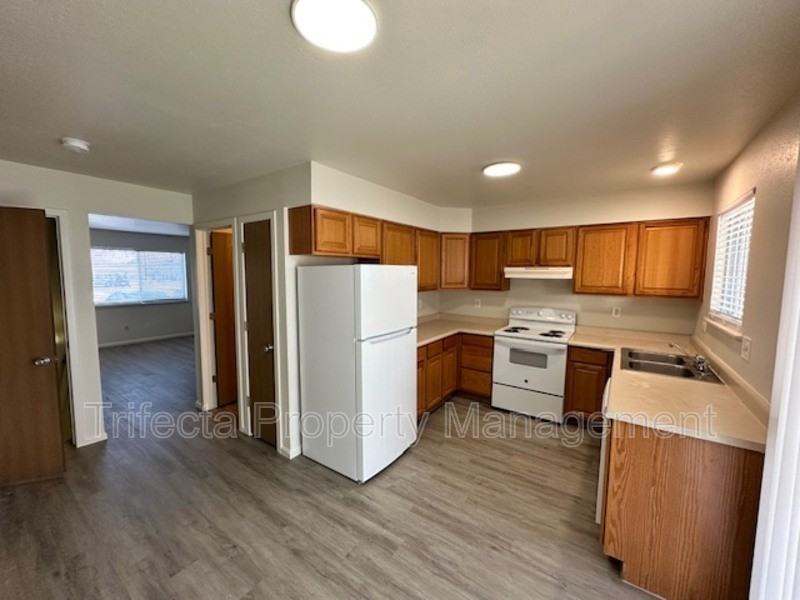 2121 35th Ave - Photo 5 of 12