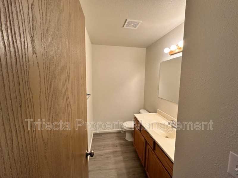 2121 35th Ave - Photo 6 of 12