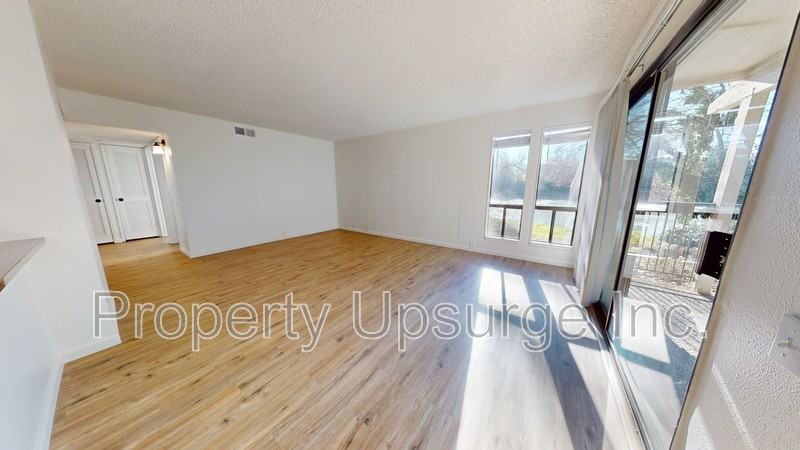 915 Lakeside Dr #7 - Photo 3 of 11