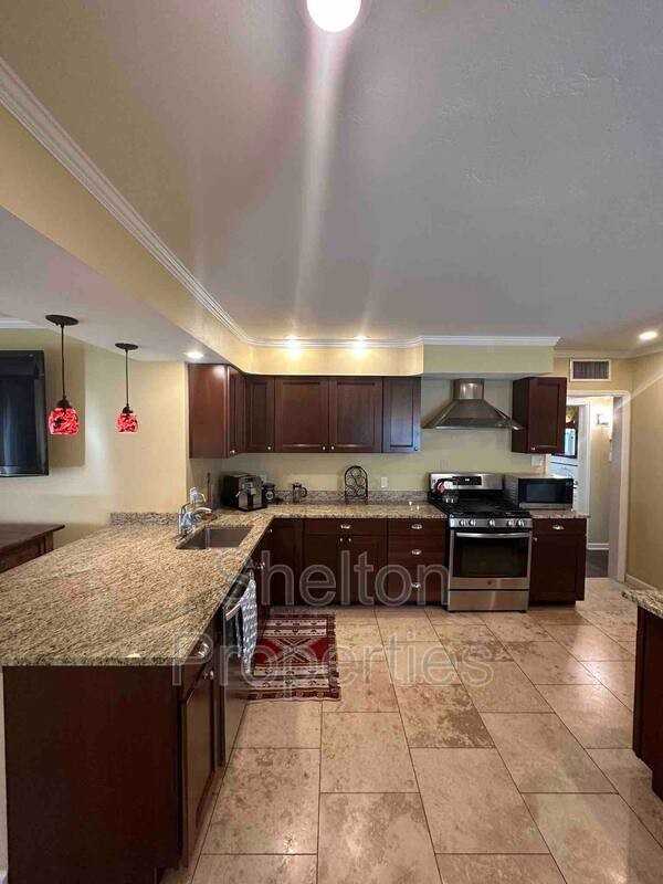 2026 N Laurel Ave - Photo 2 of 19