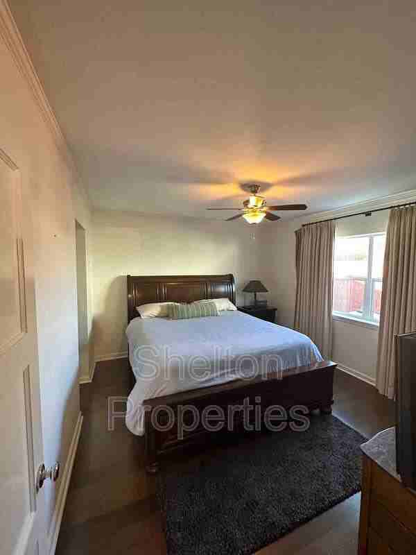 2026 N Laurel Ave - Photo 3 of 19