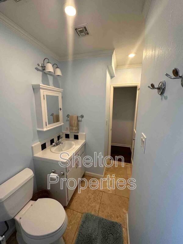 2026 N Laurel Ave - Photo 5 of 19