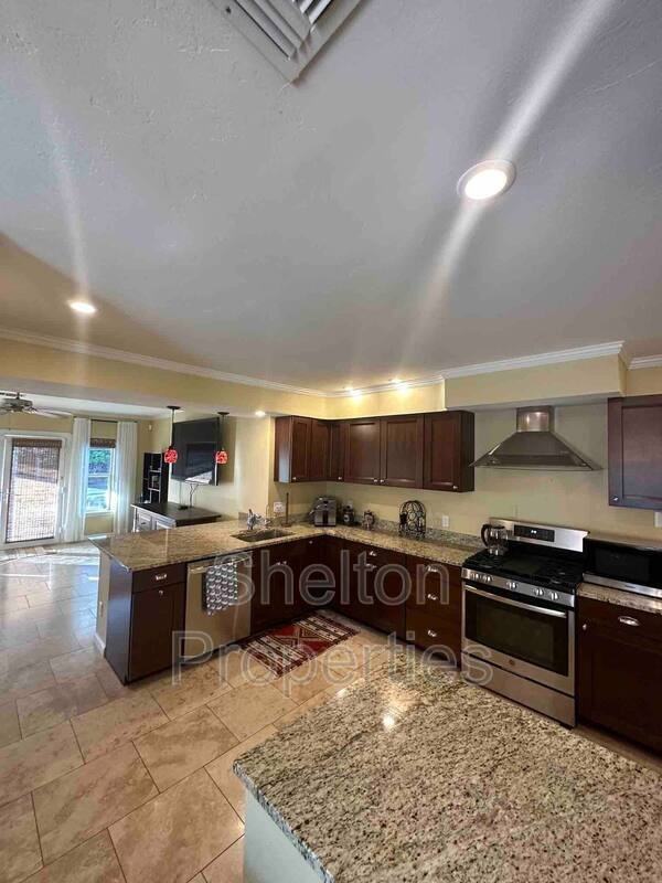 2026 N Laurel Ave - Photo 7 of 19