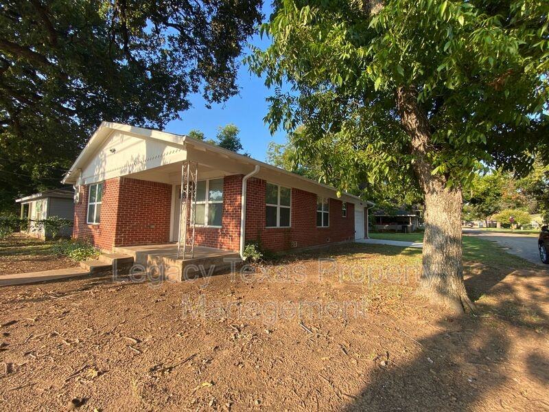 702 S Wilhite St - Photo 4 of 19