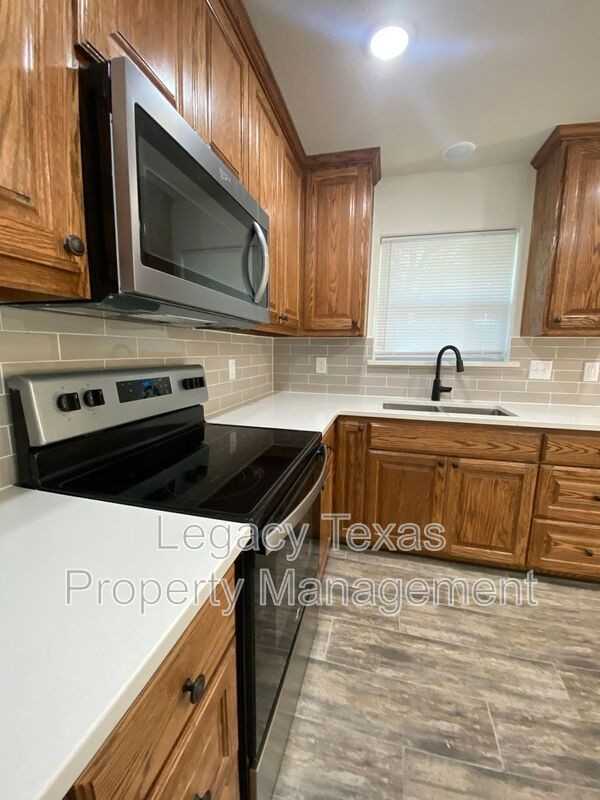 702 S Wilhite St - Photo 7 of 19