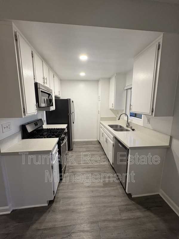 701 N Hollywood Way #114 - Photo 2 of 10