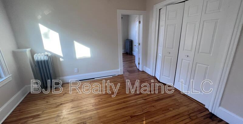 142 Park Ave #6 - Photo 3 of 5