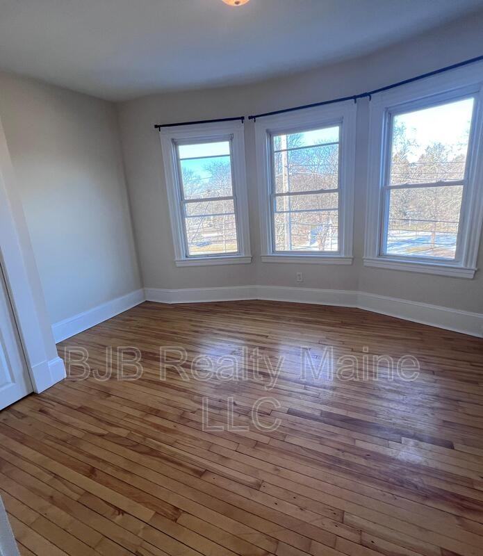 142 Park Ave #6 - Photo 4 of 5