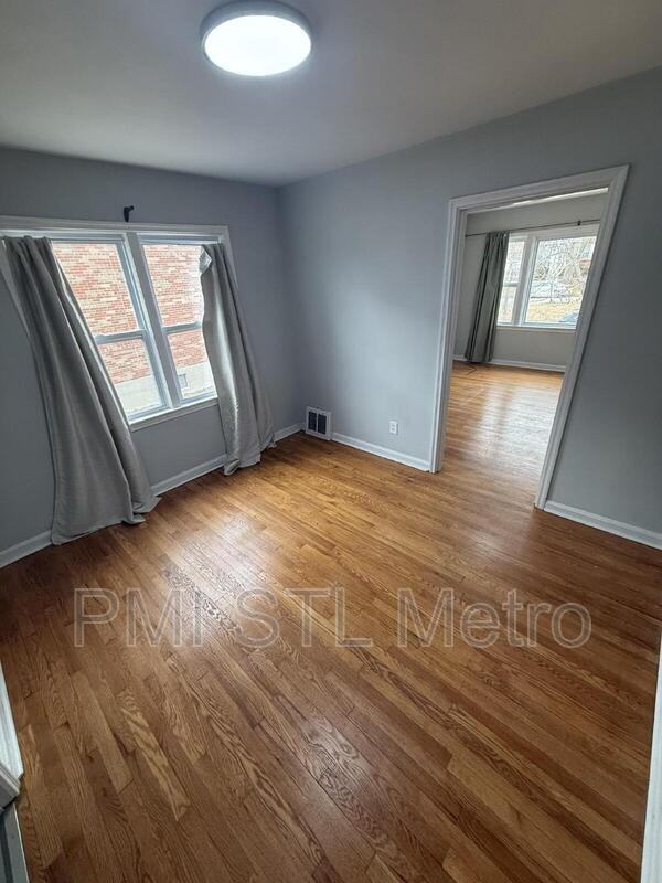 4952 Oleatha Ave #4956 - Photo 3 of 5