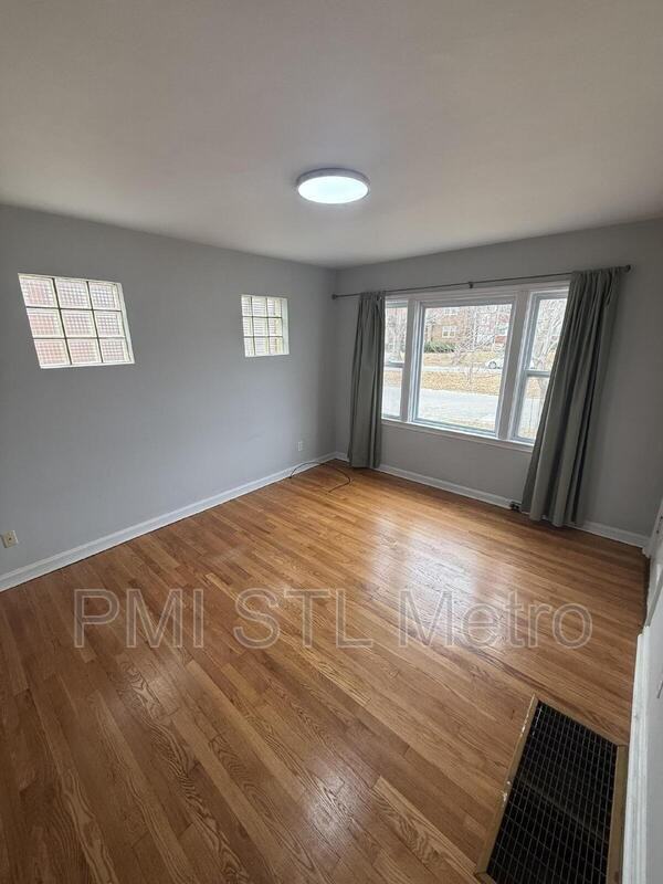 4952 Oleatha Ave #4956 - Photo 4 of 5