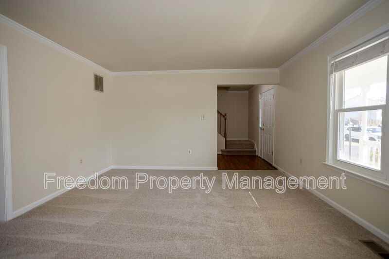 8768 Tomislav St - Photo 5 of 50