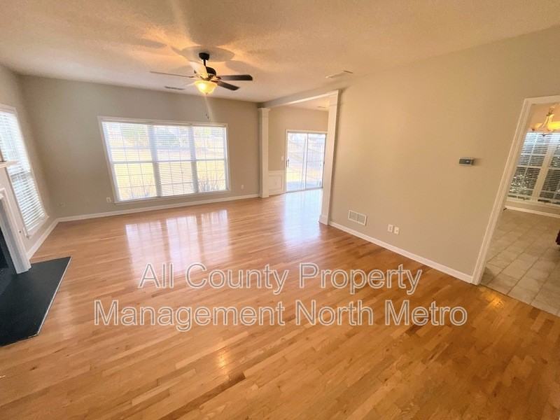 5990 Barrington Ln - Photo 4 of 24