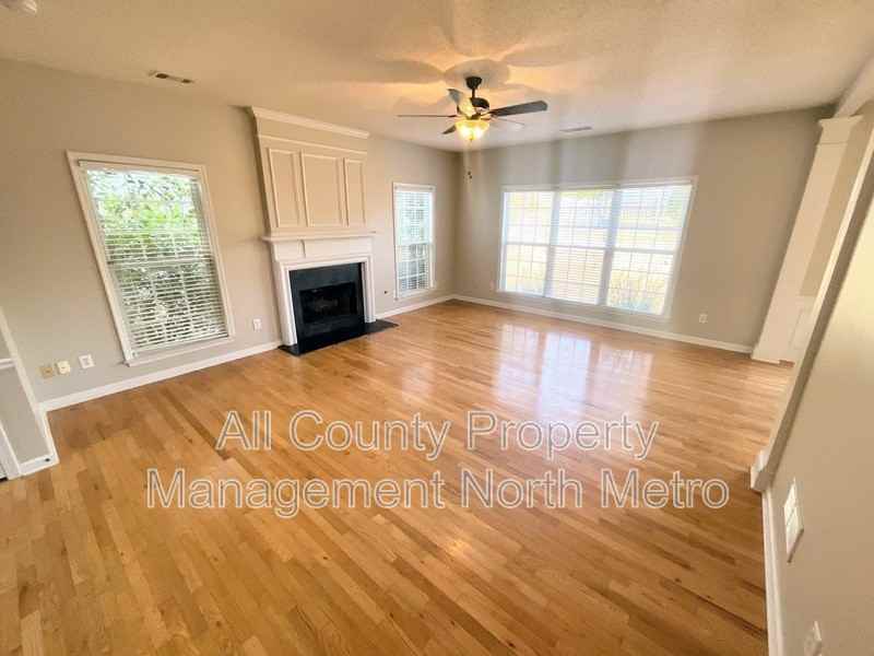 5990 Barrington Ln - Photo 5 of 24