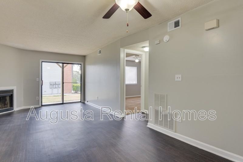 2814 Thomas Ln Apt B - Photo 6 of 18