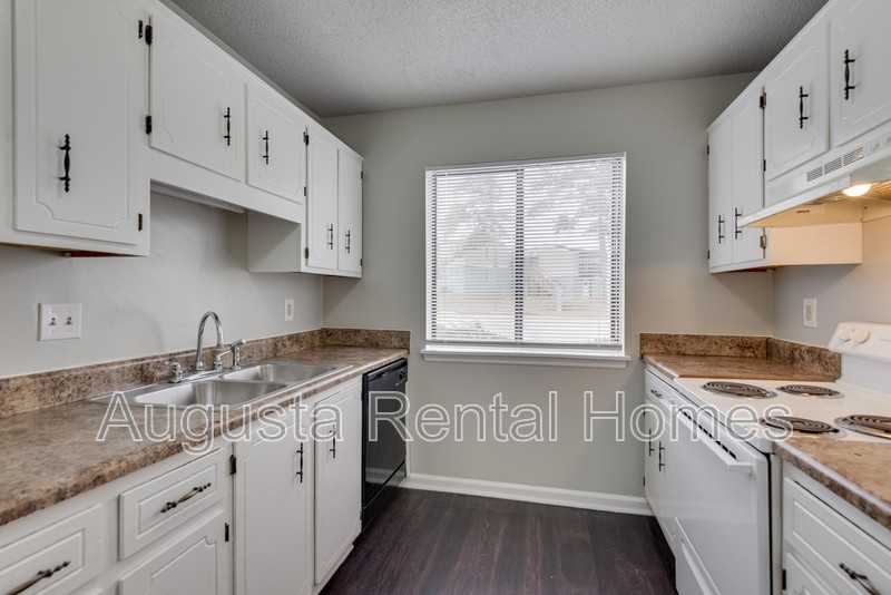 2814 Thomas Ln Apt B - Photo 7 of 18