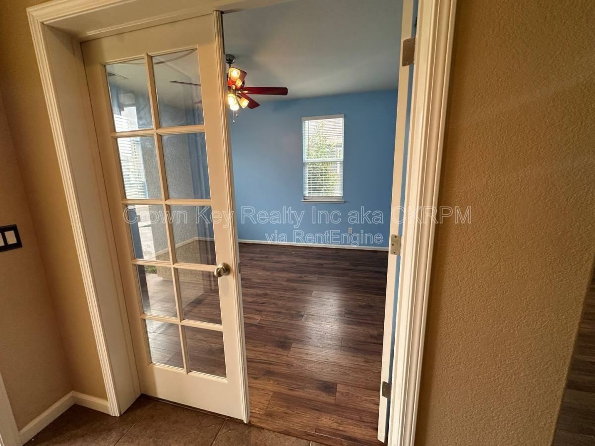 2568 Tapestry St - Photo 2 of 10
