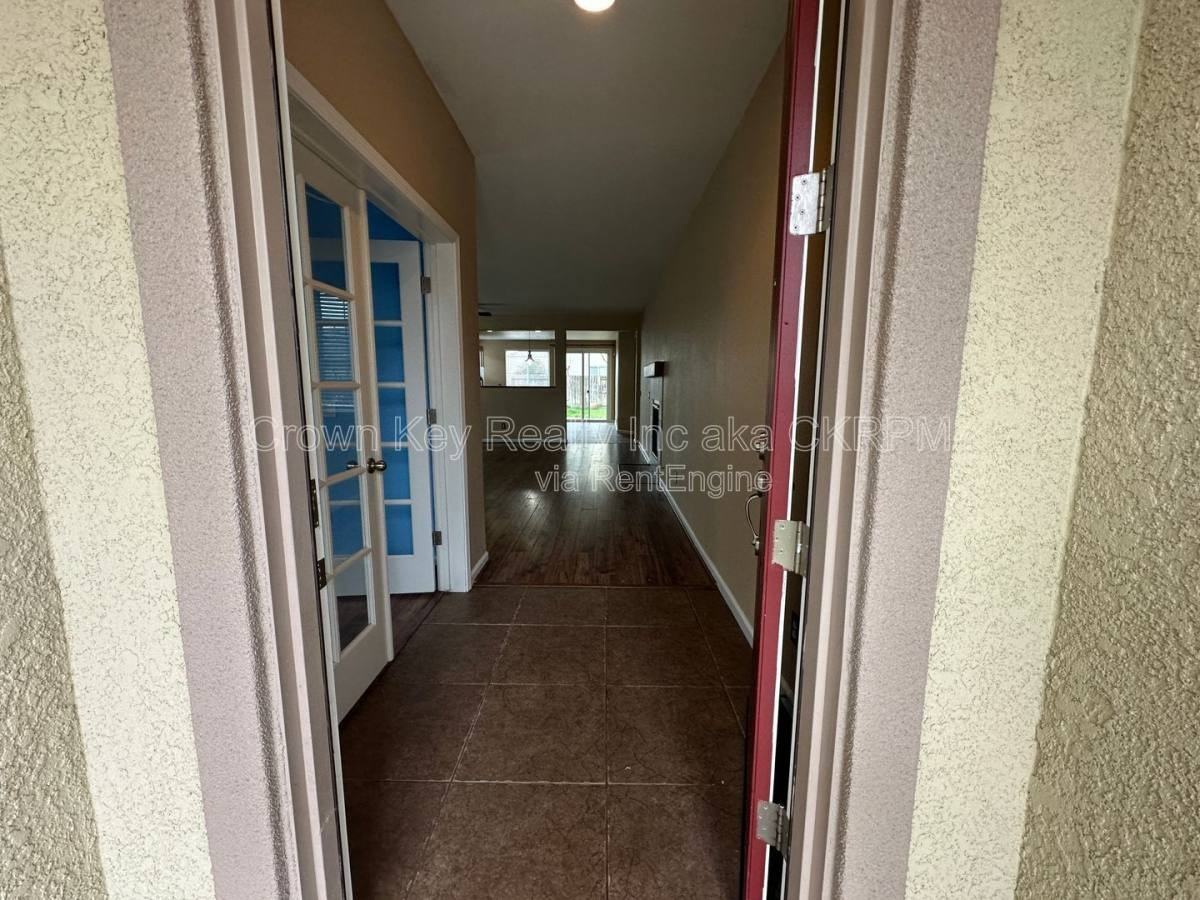 2568 Tapestry St - Photo 3 of 10