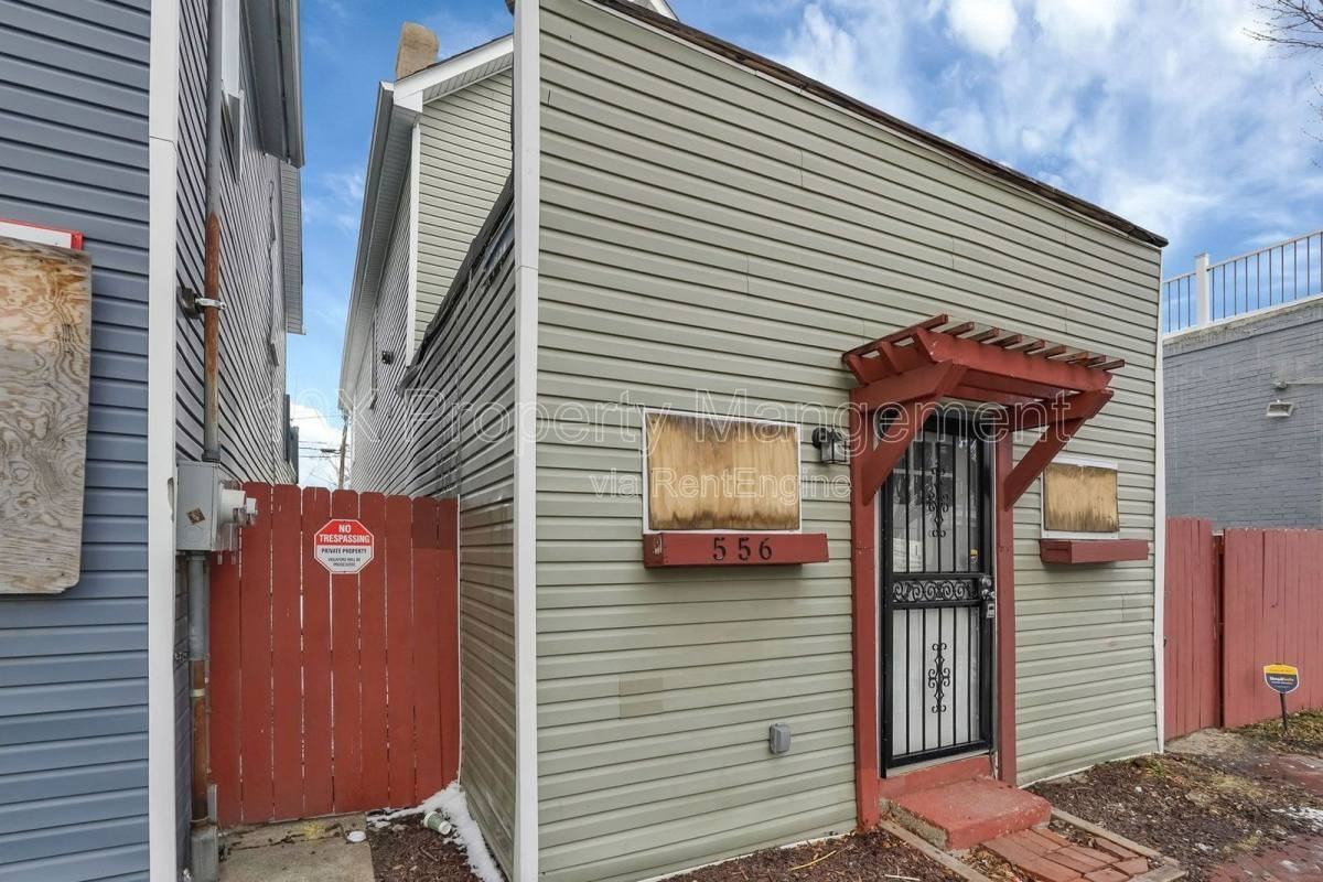 556 E Whittier St - Photo 2 of 10