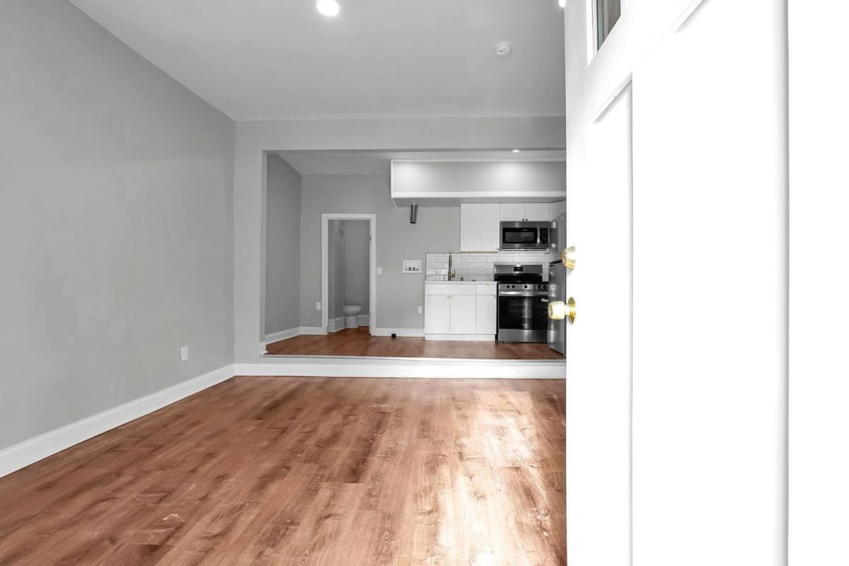 556 E Whittier St #558 - Photo 4 of 10