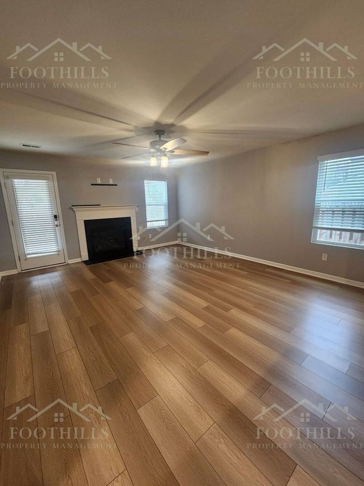 18 Chalet Ct - Photo 2 of 10