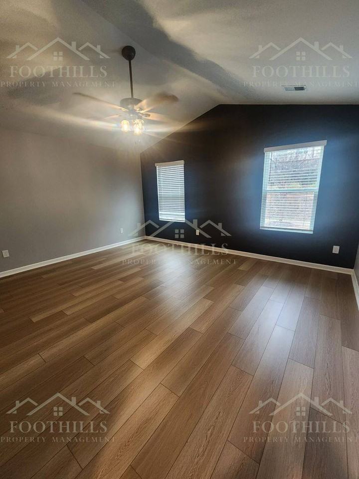 18 Chalet Ct - Photo 3 of 10