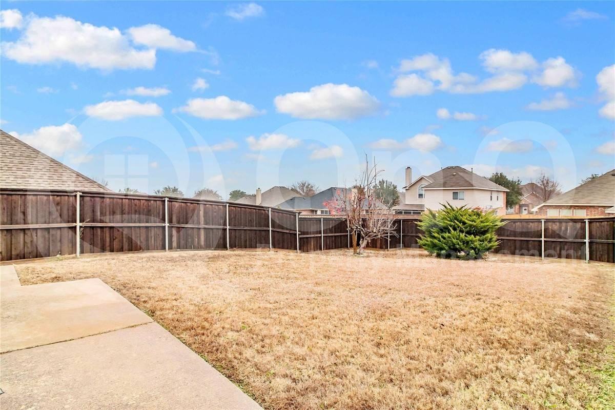 1402 Peaceway Dr - Photo 3 of 10