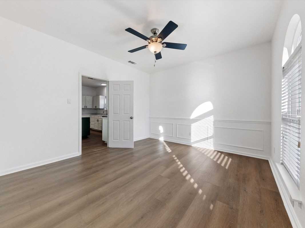 2213 Loretta Ln - Photo 3 of 39