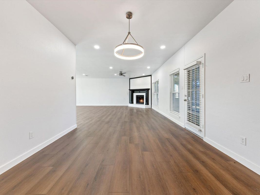 2213 Loretta Ln - Photo 6 of 39