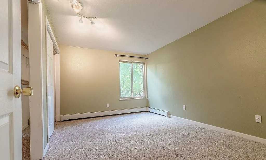 1516 E Grand Ave - Photo 2 of 8