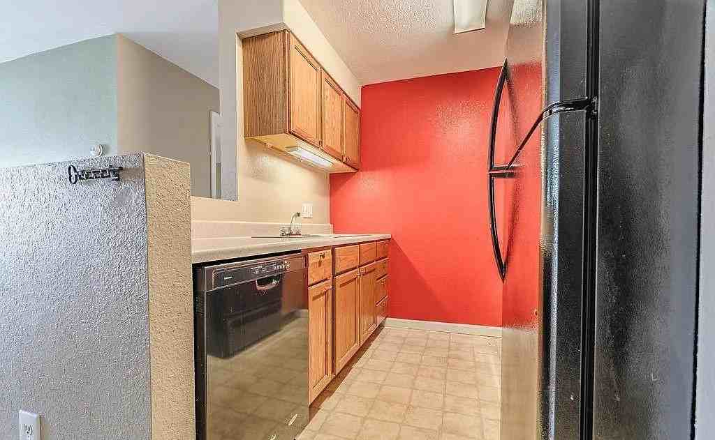 1516 E Grand Ave - Photo 5 of 8