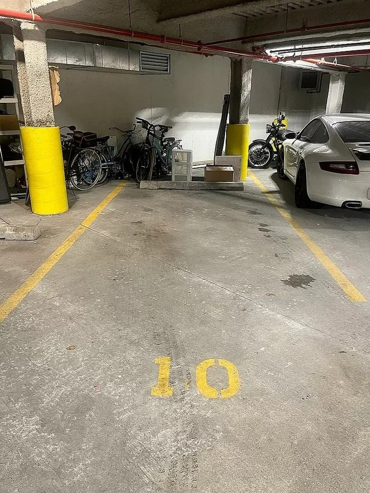 390 Lorimer St - Photo 3 of 14