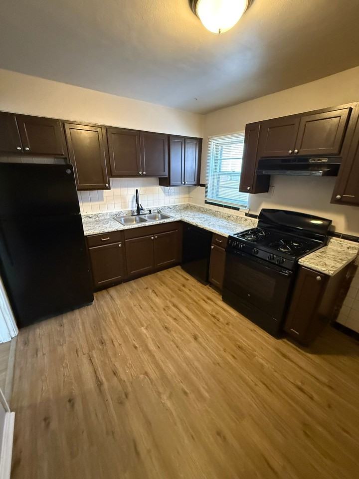 7102 Lillian Ave - Photo 3 of 11