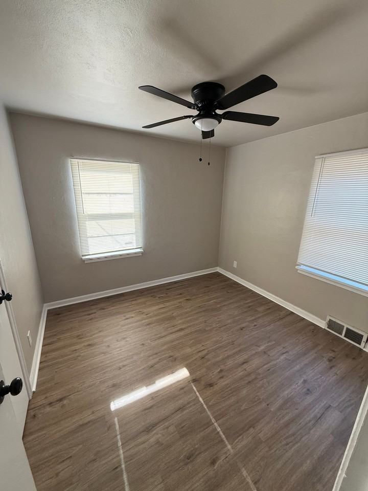 7102 Lillian Ave - Photo 4 of 11