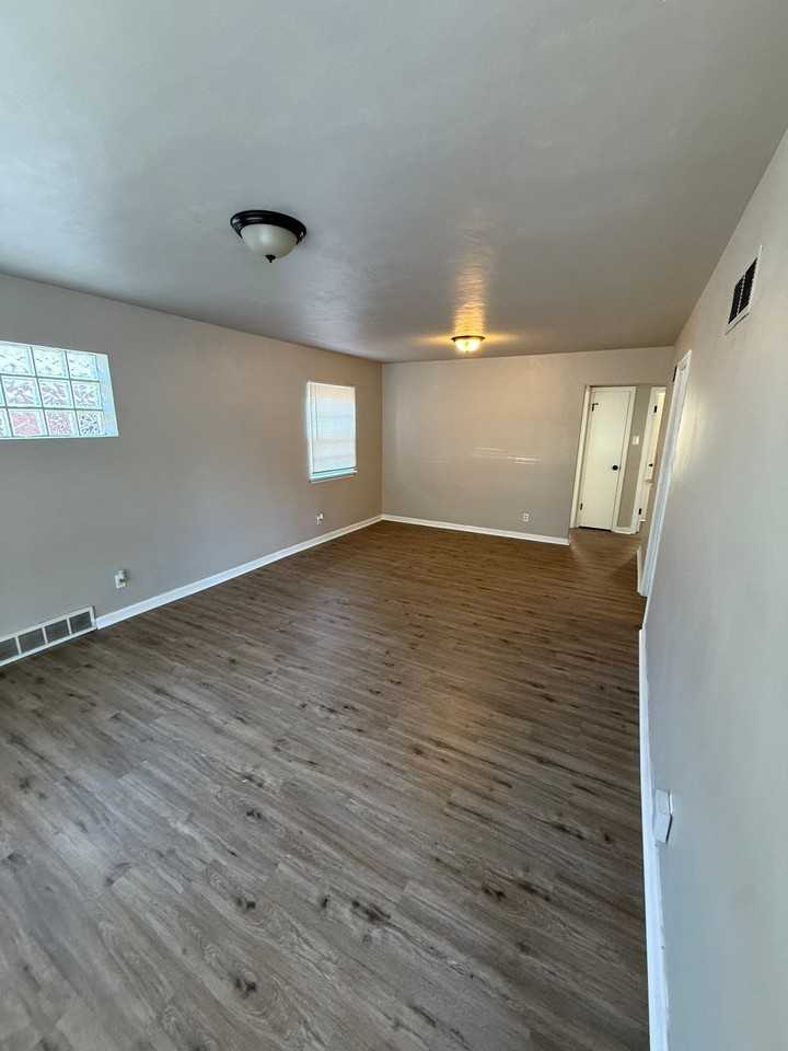 7102 Lillian Ave - Photo 6 of 11