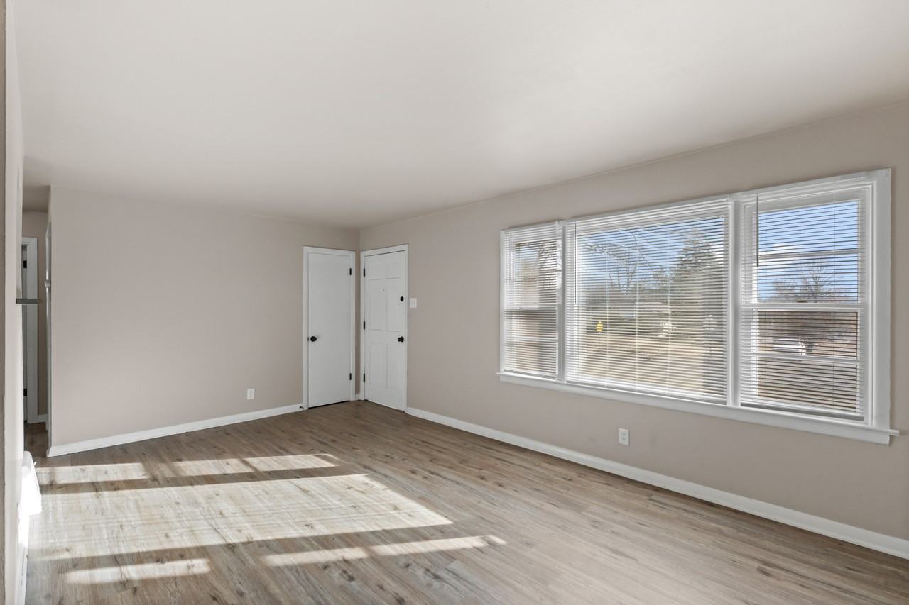 923 Highmont Dr - Photo 3 of 27