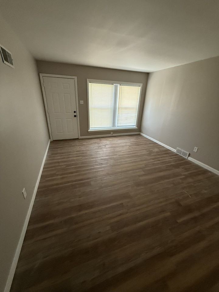 11942 Criterion Ave - Photo 3 of 10