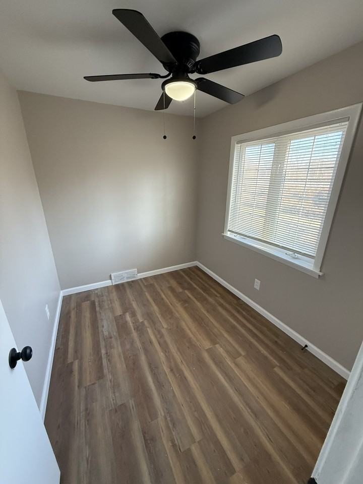 11942 Criterion Ave - Photo 5 of 10