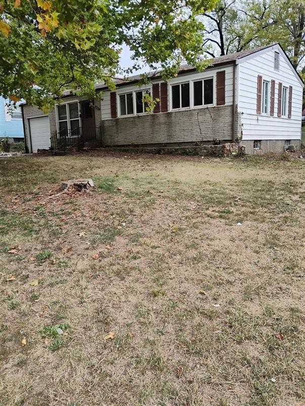 9800 Gloucester Dr - Photo 2 of 12